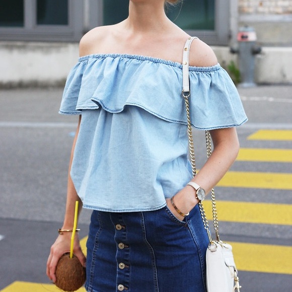 NEW!! Off shoulder MANGO top with a ruffle - Picture 1 of 11
